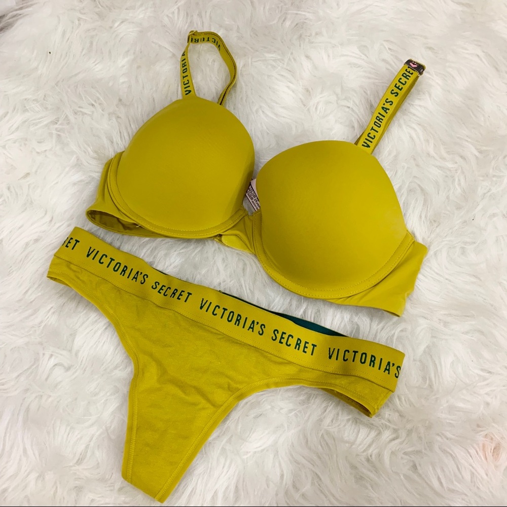 Victoria’s Secret Bra & Panty Logo Set
